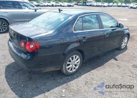 2010 Volkswagen Jetta Se z USA, uszkodzony, nr VIN 3VWRZ7AJ3AM024737